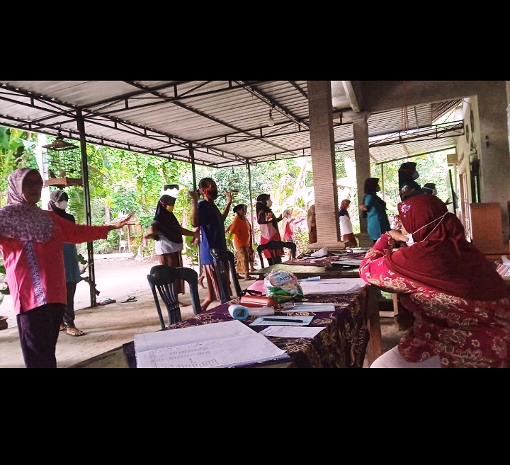 Senam Lansia Menjadi Salah Satu Kegiatan di Posyandu Maesan Kulon