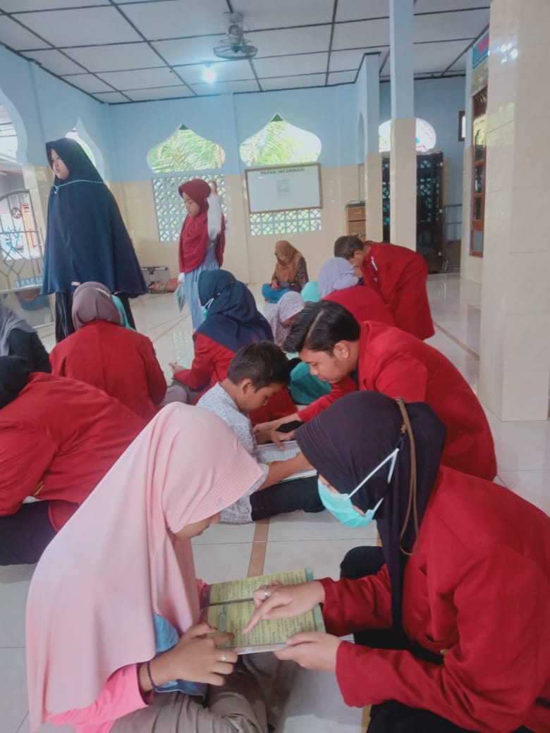 KKN di Sungapan Lor Mengajar TPA di Masjid Khoirul Huda